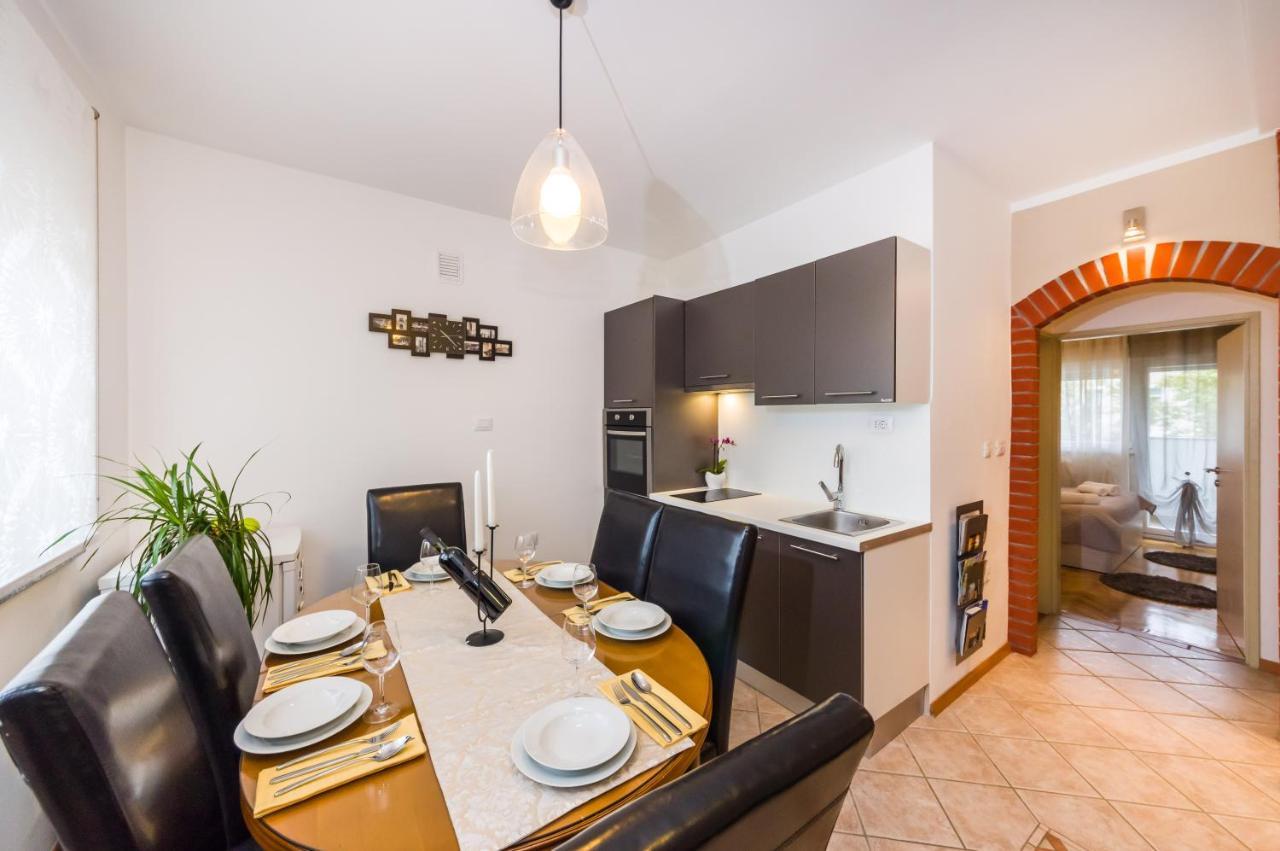 Luxury Maraschino Apartments Zara Esterno foto
