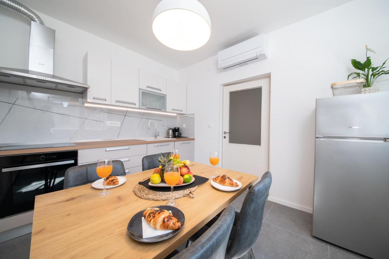 Luxury Maraschino Apartments Zara Esterno foto
